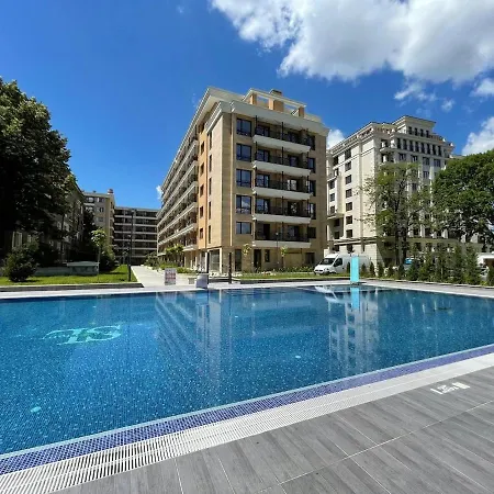 Modern In Gated Complex With Pool Apartamento *